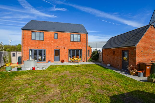 7, Twin Oaks Drive, Polegate photo 3