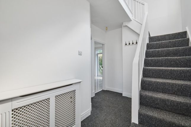 158, King Lane, West Yorkshire photo 3