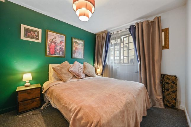 22, Burlington Mews, Acton photo 4