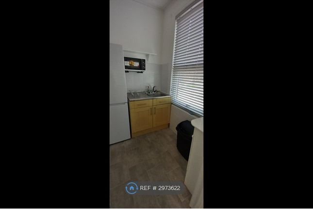 Flat, Llewelyn Road, Colwyn Bay photo 2