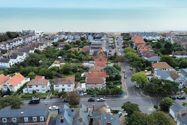 30 Windsor Road, Worthing photo 2