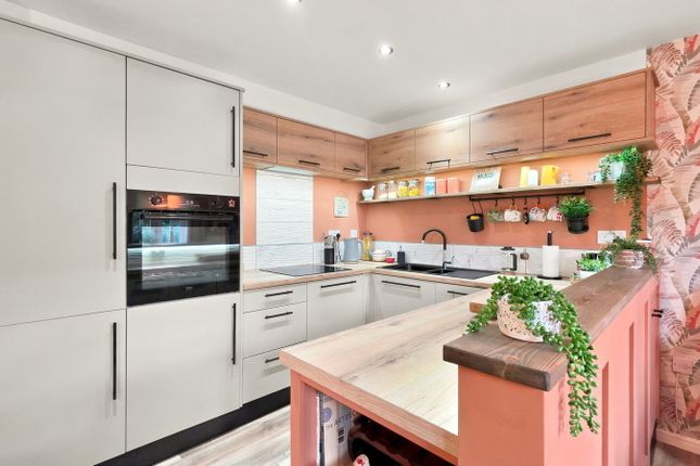 7, Selside Court, Manchester photo 4