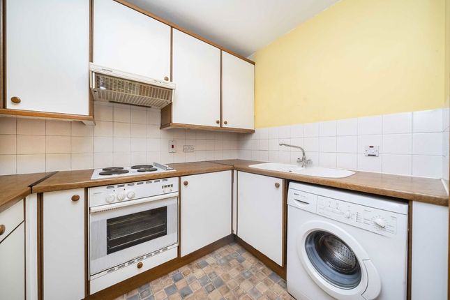 83, Beechwood Grove, London photo 3