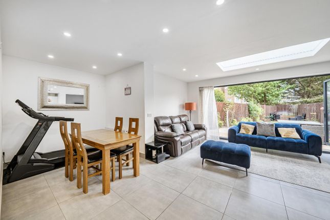 9, Goodhall Close, Stanmore photo 3