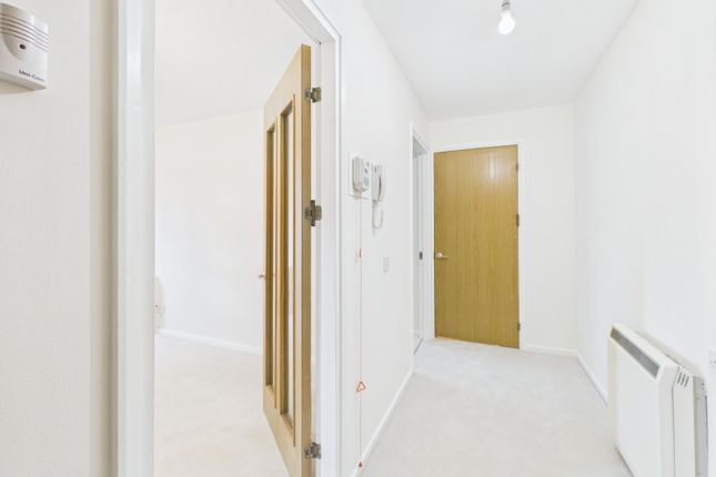 16 Kings Lodge,, King George V Road, Buckinghamshire photo 3