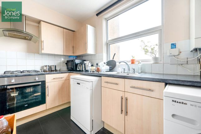 Flat to rent in Brighton Road, Lancing, West Sussex