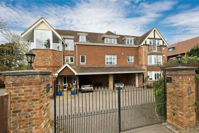 Flat to rent in Everest, 1 New Road, Esher, Surrey