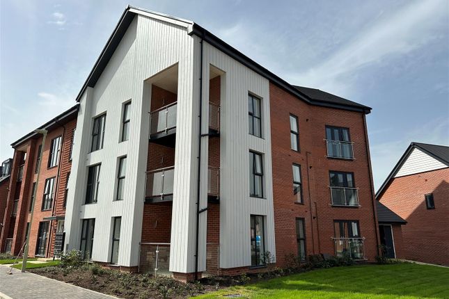 1-bed flat on 7 Waxwing House, Greenfinch Road, Fareham, £1,100/mo