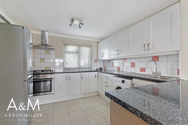 381, Copperfield, Chigwell photo 2