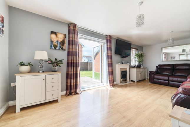 3 Greenway Walk, Chichester photo 2