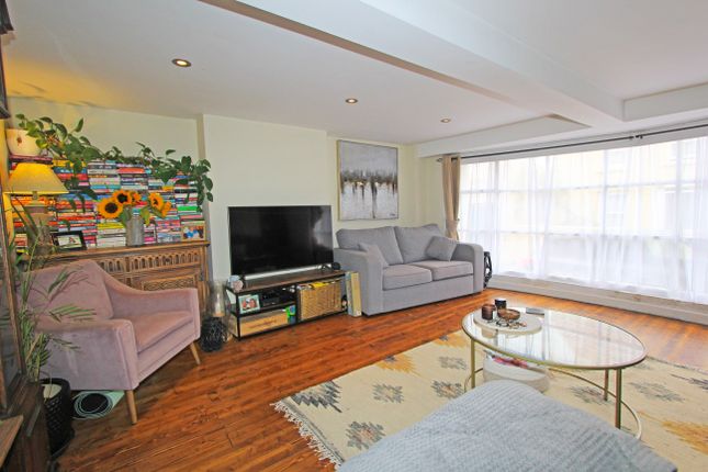 44 High Street, High Street, Alderney  photo 2