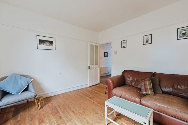 Flat 10 Kneller House,, Union Grove, London photo 3