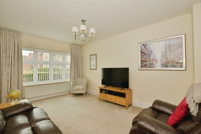 104, Lancaster Close, Ashford photo 2