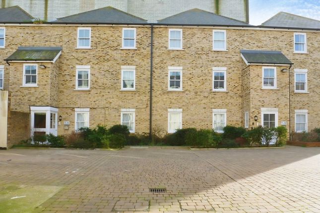 1-bed flat on Wacher Court, Herne Bay, £850/mo