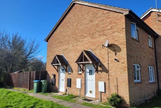Detached house to rent in Meadow Way, Aylesbury