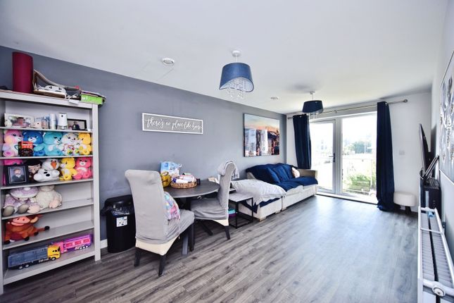Flat 2, 32, Heath Wood Drive, Kent photo 2