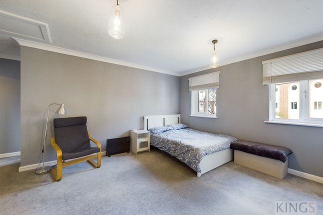 15 Walsingham Close, Hatfield photo 3