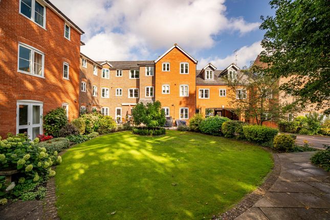 Flat for sale in Southdown Road, Harpenden, Hertfordshire