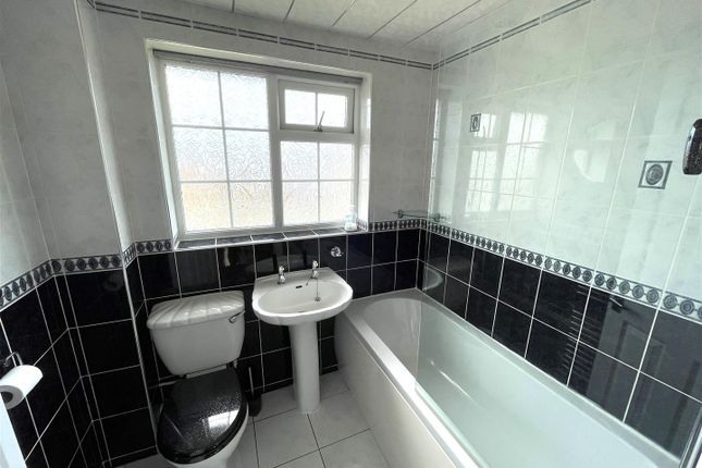 47, Bradbury Court, Whitley Bay photo 2