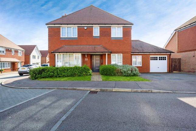 Thumbnail Detached house for sale in Hastings Avenue, Cheshunt, Waltham Cross