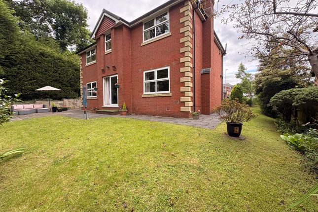 3, Woodend Drive, Stalybridge photo 2