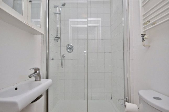 Garden Flat, 23, Baillie Road, Surrey photo 5