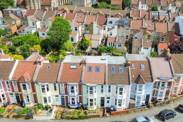 Terraced house for sale in Luckwell Road, Ashton