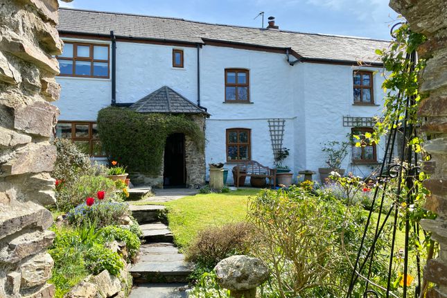 Thumbnail Farmhouse for sale in Talskiddy, St Columb