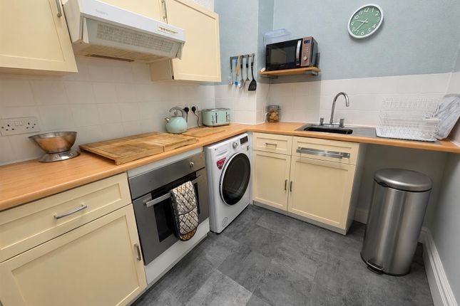 Flat 1, 68, Cavendish Place, Eastbourne photo 4
