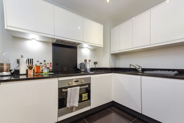 Flat 9, 47 Clarence Avenue, Ilford photo 4