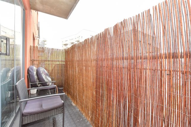 Spring Place, Barking photo 5