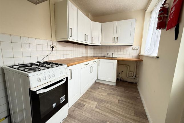 4, Goring Gardens, Dagenham photo 4