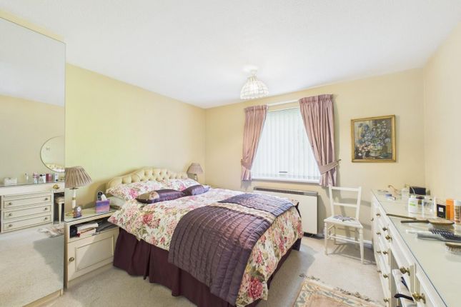 27, Cliffe Gardens, Shipley photo 2