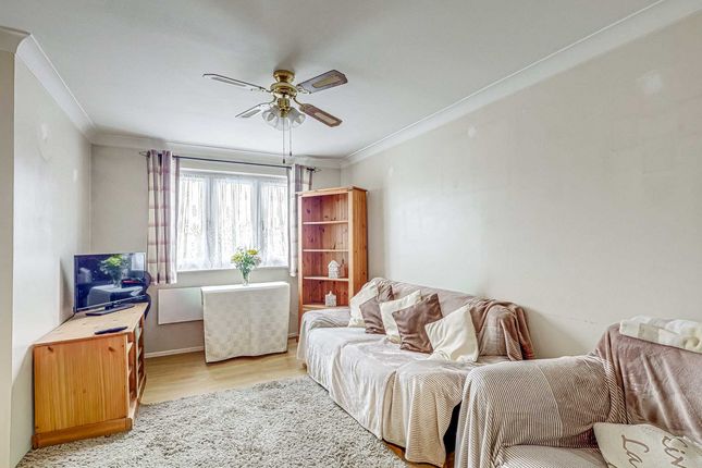 23, Sandon Close, Rochford photo 4