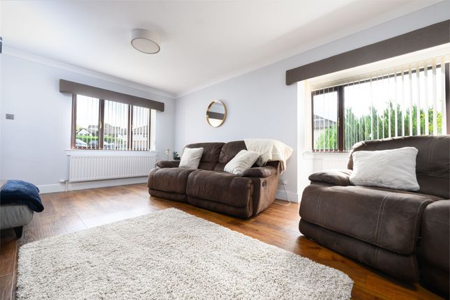 13 Swallow Brae, Greenock photo 2