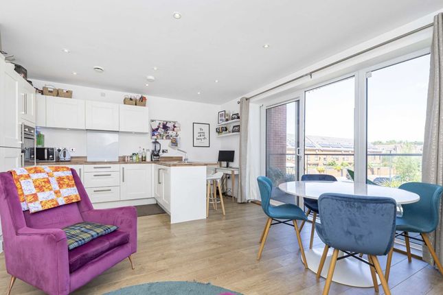 Flat for sale in Valley Road, London