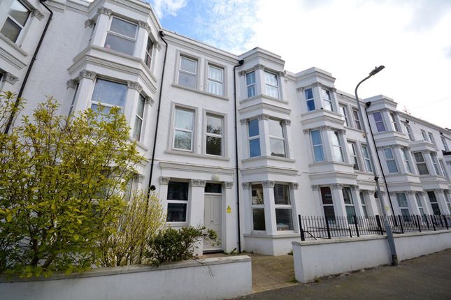 Flat to rent in Hereward House, Gordon Rd, Cliftonville