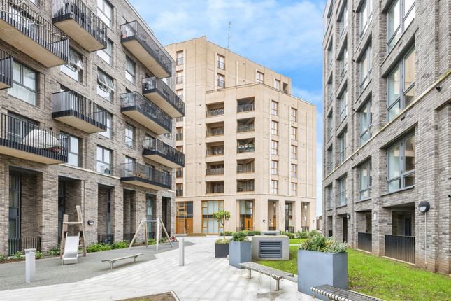 1-bed flat on Flat 39, Chiltern Court, 1, Marri Street, Watford, £300,000