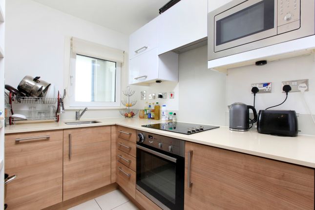 Flat for sale in Wandsworth Road, Clapham, London