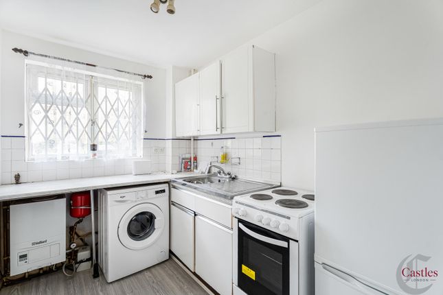 Flat 3, Parkside Court, 135 Palmerston Road, London photo 3