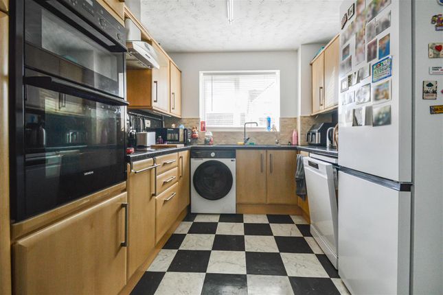 6, Strawberry Fields, Haverhill photo 4