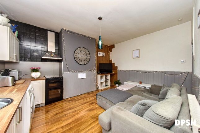 4 Highfield Place, Morley, Leeds photo 3