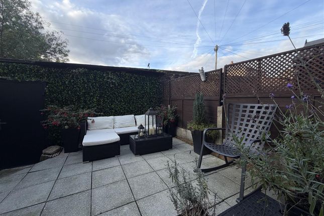 Cambridge Terrace, Stalybridge photo 3
