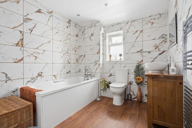 131 Carpenders Avenue, Watford photo 4