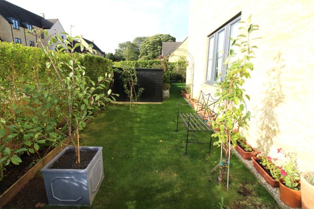Semi-detached house for sale in Pentelow Gardens, Chipping Norton