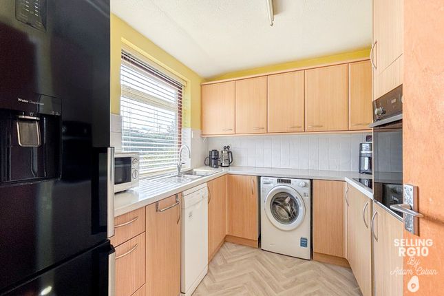 83 Hurst Park Road, Twyford, Berkshire photo 4