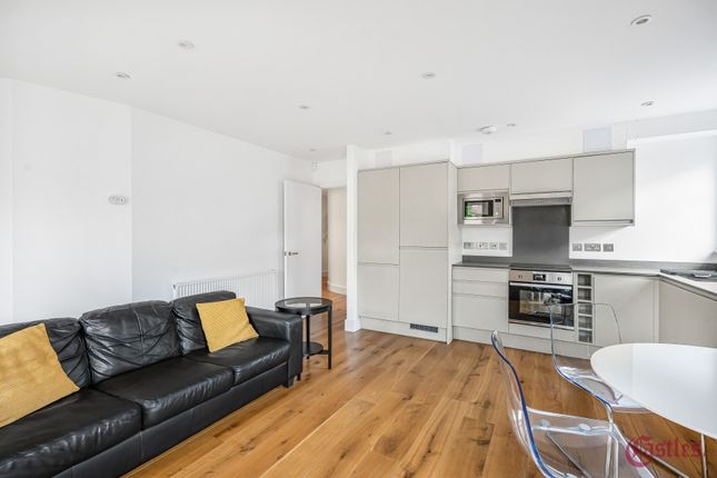 3 Emerald Apartments 32, Ewart Grove, London photo 4