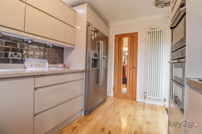 4, Kingswood Grove, Sheffield photo 2