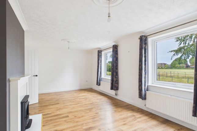 26, Fulchers Field, Woodbridge photo 3