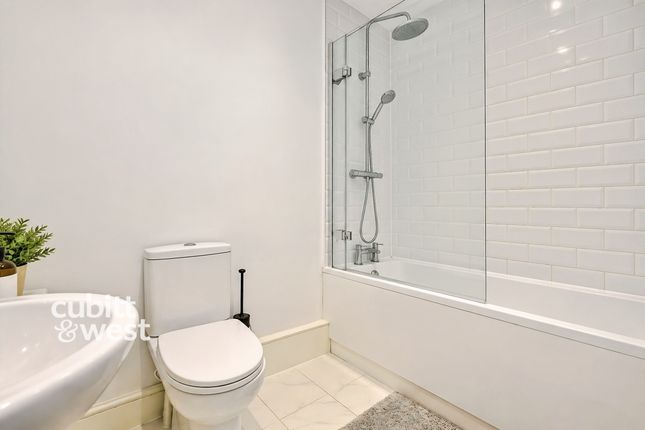 Room 3, 1, Bedford Chambers, Southgate, Chichester photo 4